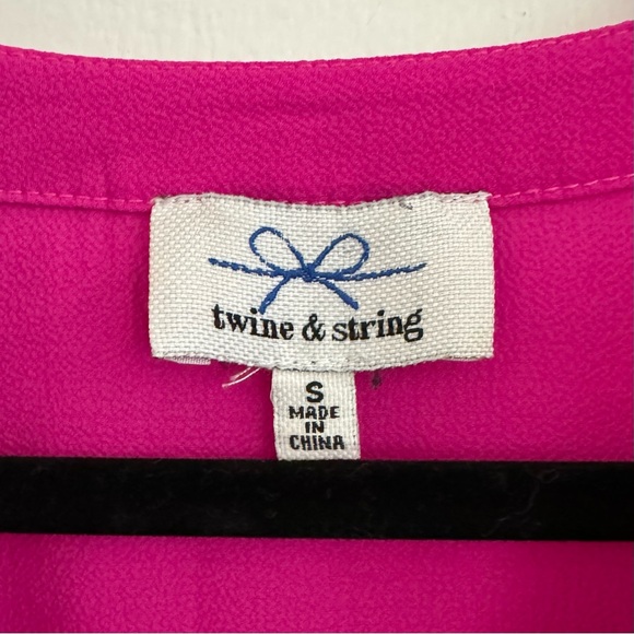 5/$25 Twine and String Fuchsia Button Blouse - Picture 3 of 3